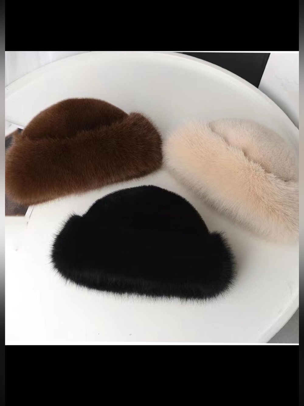Elegant beige Faux Fur Winter Hat - Soft & Warm Russian Style - Picture 4 of 5